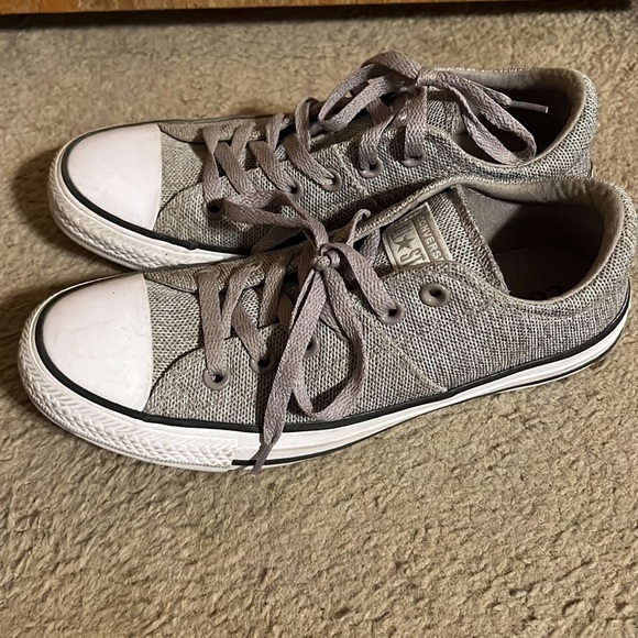 Nice HTF SIZE! Size 8 Womanโs Converse Tie Shoes. Grey Material! Very Nice! - Picture 3 of 5